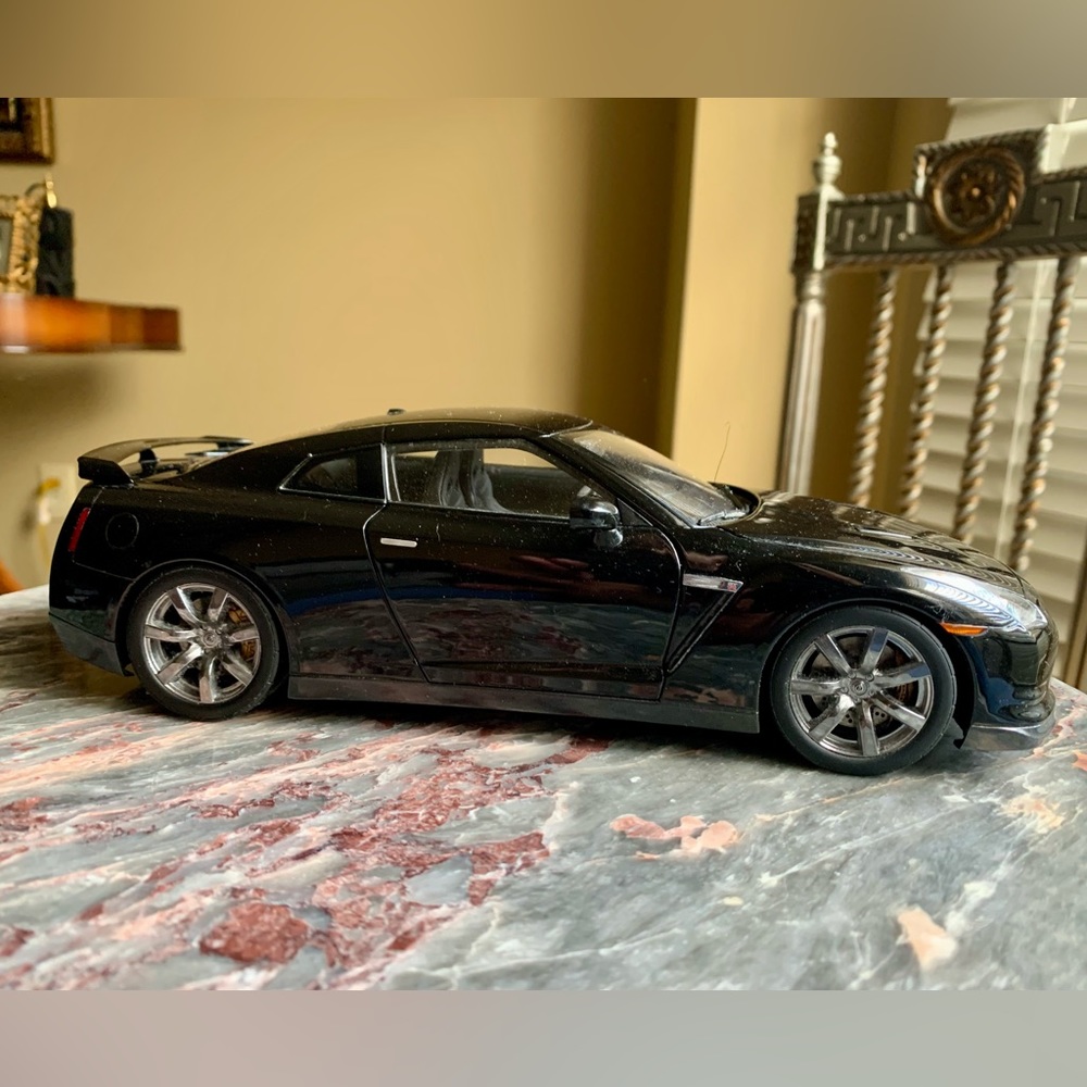 KYOSHO PREMIUM EDITION SKYLINE R35